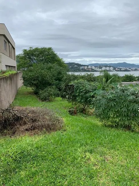 Foto 1 de Terreno / Lote à venda, 700m2 em Cacupé, Florianopolis - SC