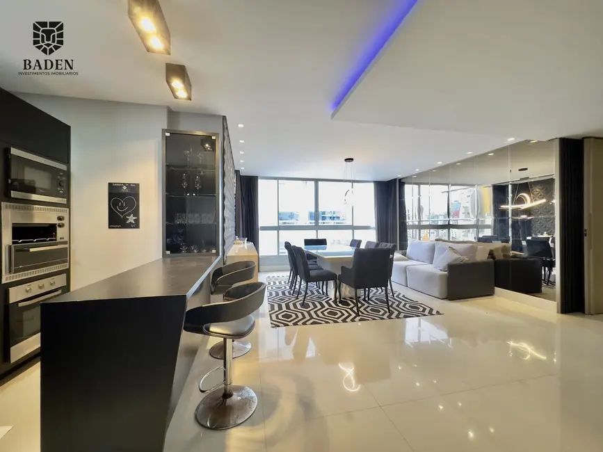 Apartamento com 3 quartos à venda, 128m2 em Centro, Balneario Camboriu - SC - imagem 3 Foto 3 de Apartamento com 3 quartos à venda, 128m2 em Centro, Balneario Camboriu - SC