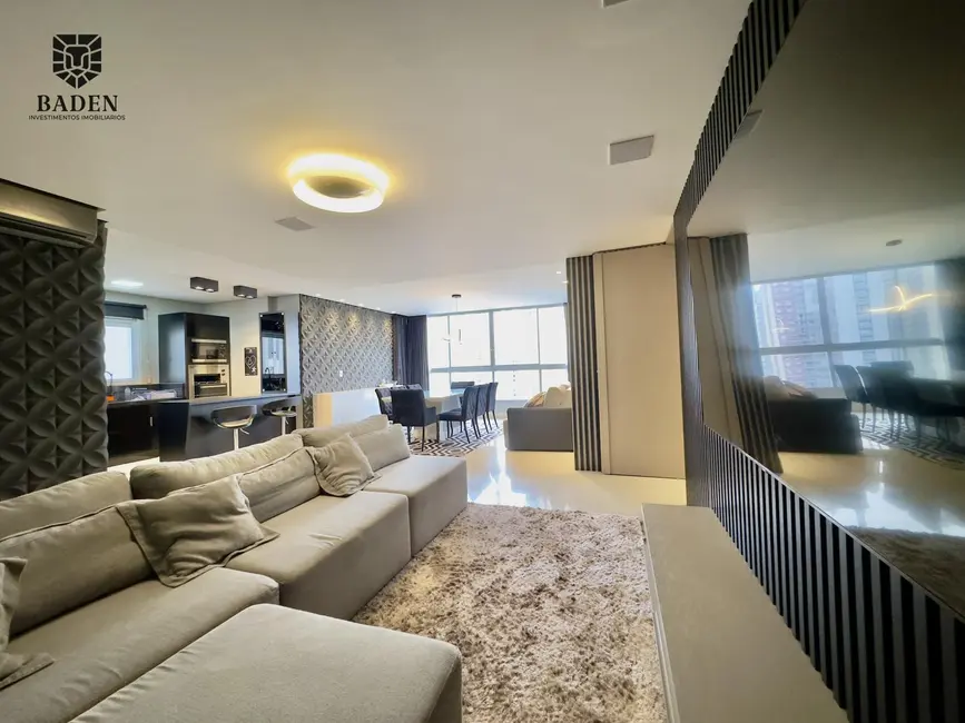 Apartamento com 3 quartos à venda, 128m2 em Centro, Balneario Camboriu - SC - imagem 2 Foto 2 de Apartamento com 3 quartos à venda, 128m2 em Centro, Balneario Camboriu - SC