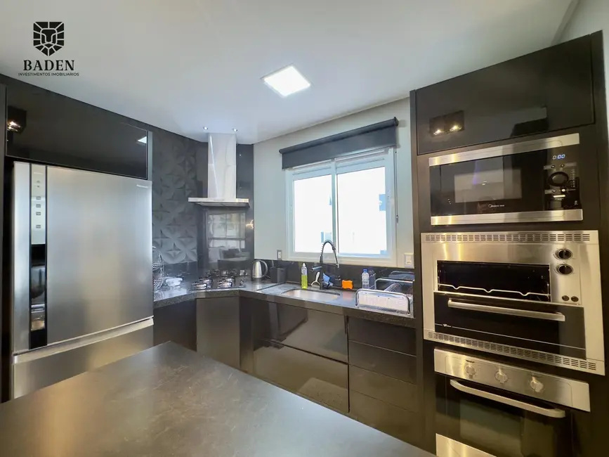 Apartamento com 3 quartos à venda, 128m2 em Centro, Balneario Camboriu - SC - imagem 9 Foto 9 de Apartamento com 3 quartos à venda, 128m2 em Centro, Balneario Camboriu - SC