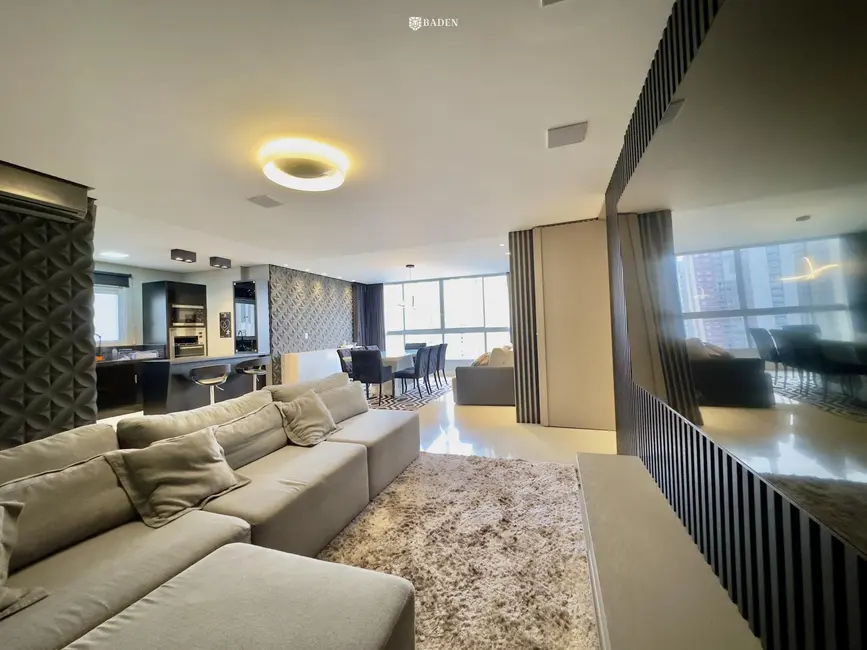 Foto 2 de Apartamento com 3 quartos para alugar, 128m2 em Centro, Balneario Camboriu - SC