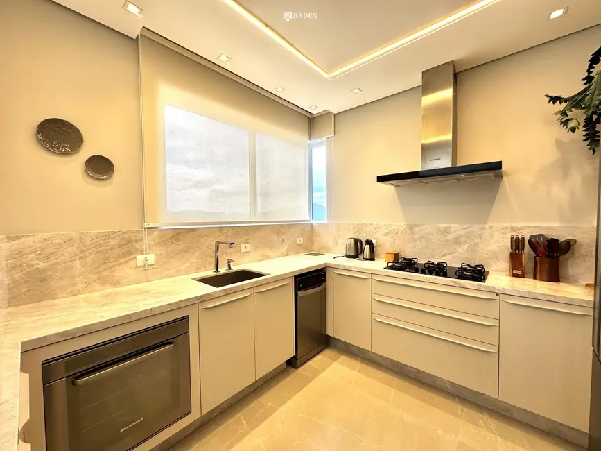 Apartamento com 4 quartos à venda, 143m2 em Centro, Balneario Camboriu - SC - imagem 8 Foto 8 de Apartamento com 4 quartos à venda, 143m2 em Centro, Balneario Camboriu - SC