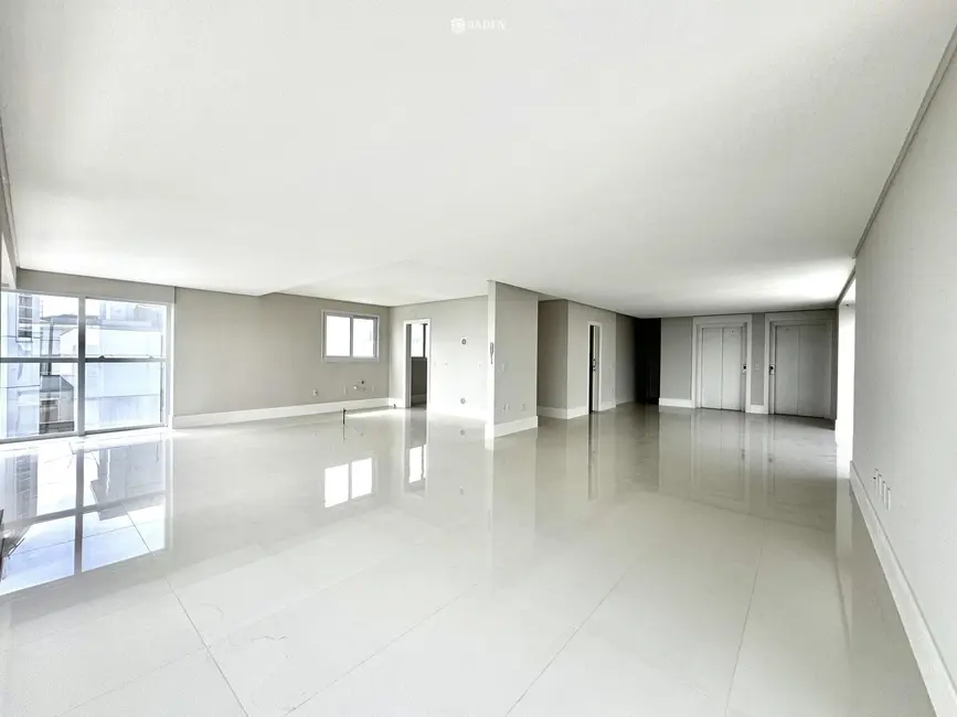 Foto 9 de Apartamento com 4 quartos à venda, 237m2 em Balneario Camboriu - SC