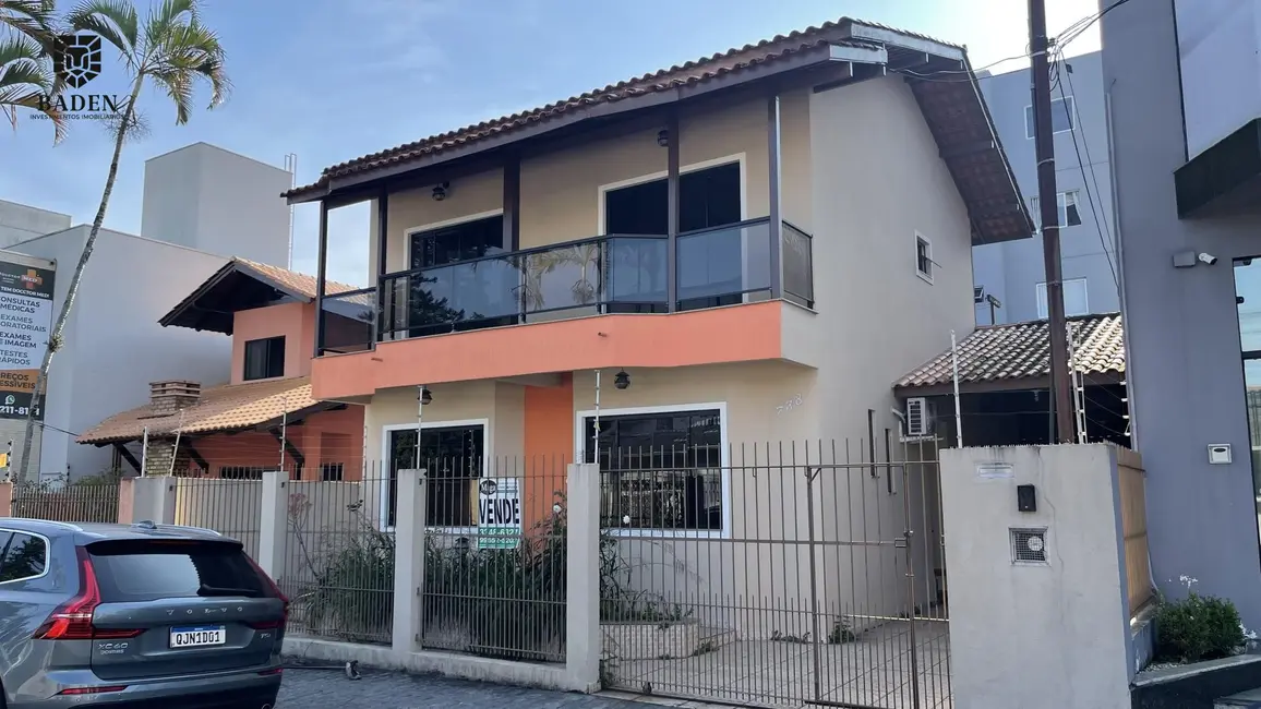Casa com 3 quartos à venda, 137m2 em Centro, Balneario Camboriu - SC - imagem 1 Foto 1 de Casa com 3 quartos à venda, 137m2 em Centro, Balneario Camboriu - SC