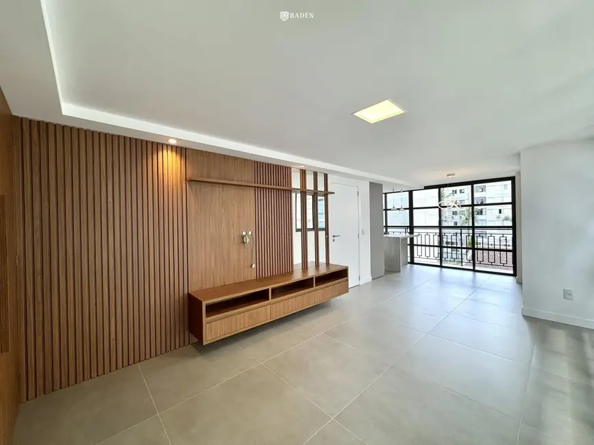 Foto 2 de Apartamento com 3 quartos para alugar, 94m2 em Centro, Balneario Camboriu - SC