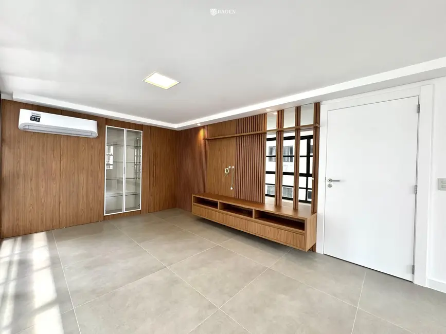 Foto 4 de Apartamento com 3 quartos para alugar, 94m2 em Centro, Balneario Camboriu - SC