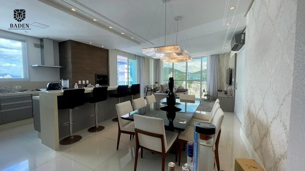 Apartamento com 3 quartos para alugar, 162m2 em Centro, Balneario Camboriu - SC - imagem 7 Foto 7 de Apartamento com 3 quartos para alugar, 162m2 em Centro, Balneario Camboriu - SC