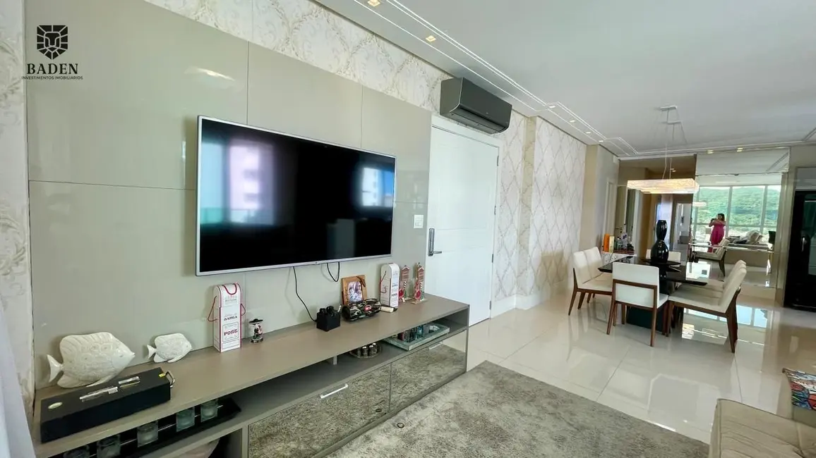 Apartamento com 3 quartos para alugar, 162m2 em Centro, Balneario Camboriu - SC - imagem 4 Foto 4 de Apartamento com 3 quartos para alugar, 162m2 em Centro, Balneario Camboriu - SC