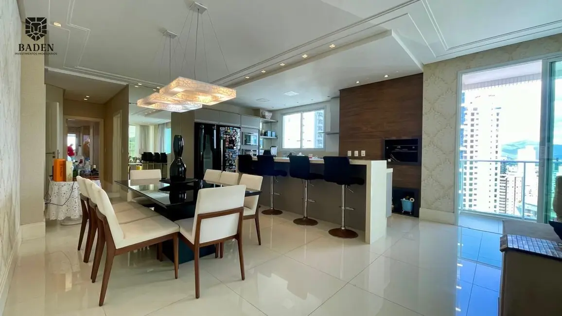Apartamento com 3 quartos para alugar, 162m2 em Centro, Balneario Camboriu - SC - imagem 6 Foto 6 de Apartamento com 3 quartos para alugar, 162m2 em Centro, Balneario Camboriu - SC
