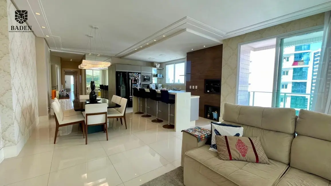 Apartamento com 3 quartos para alugar, 162m2 em Centro, Balneario Camboriu - SC - imagem 5 Foto 5 de Apartamento com 3 quartos para alugar, 162m2 em Centro, Balneario Camboriu - SC