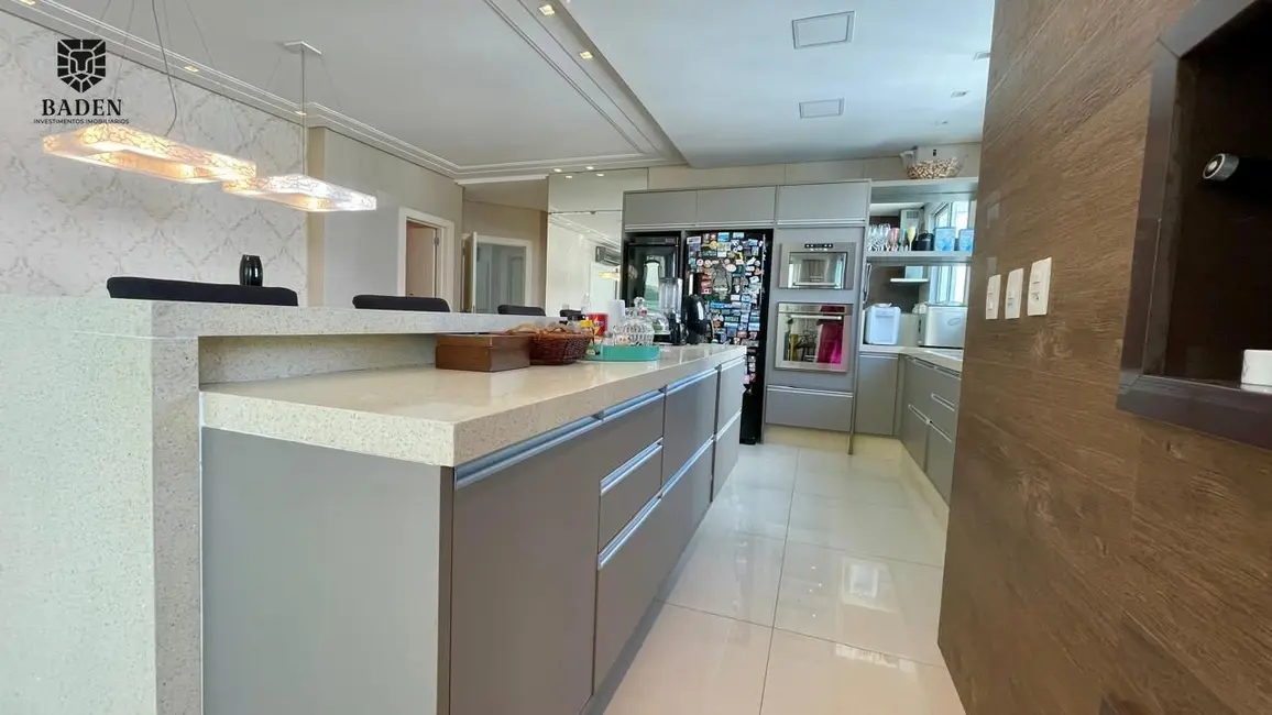 Apartamento com 3 quartos para alugar, 162m2 em Centro, Balneario Camboriu - SC - imagem 9 Foto 9 de Apartamento com 3 quartos para alugar, 162m2 em Centro, Balneario Camboriu - SC