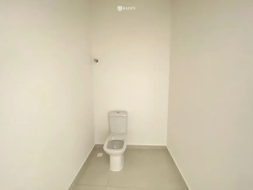 Foto 4 de Sala Comercial com 1 quarto para alugar, 75m2 em Centro, Balneario Camboriu - SC