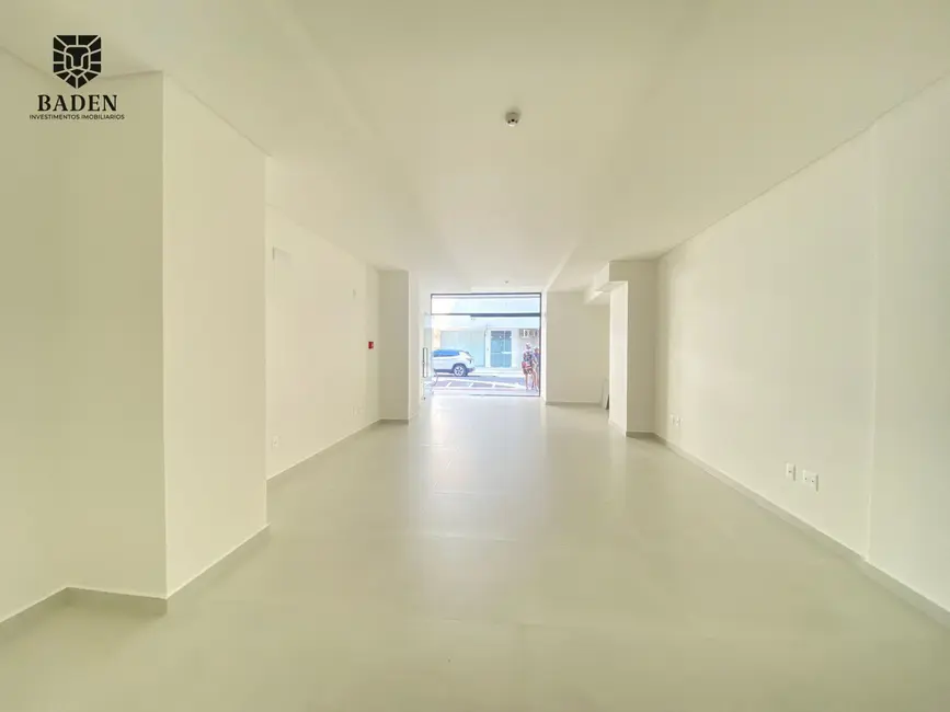 Sala Comercial para alugar, 75m2 em Centro, Balneario Camboriu - SC - imagem 3 Foto 3 de Sala Comercial para alugar, 75m2 em Centro, Balneario Camboriu - SC