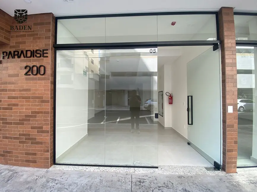 Sala Comercial para alugar, 75m2 em Centro, Balneario Camboriu - SC - imagem 1 Foto 1 de Sala Comercial para alugar, 75m2 em Centro, Balneario Camboriu - SC