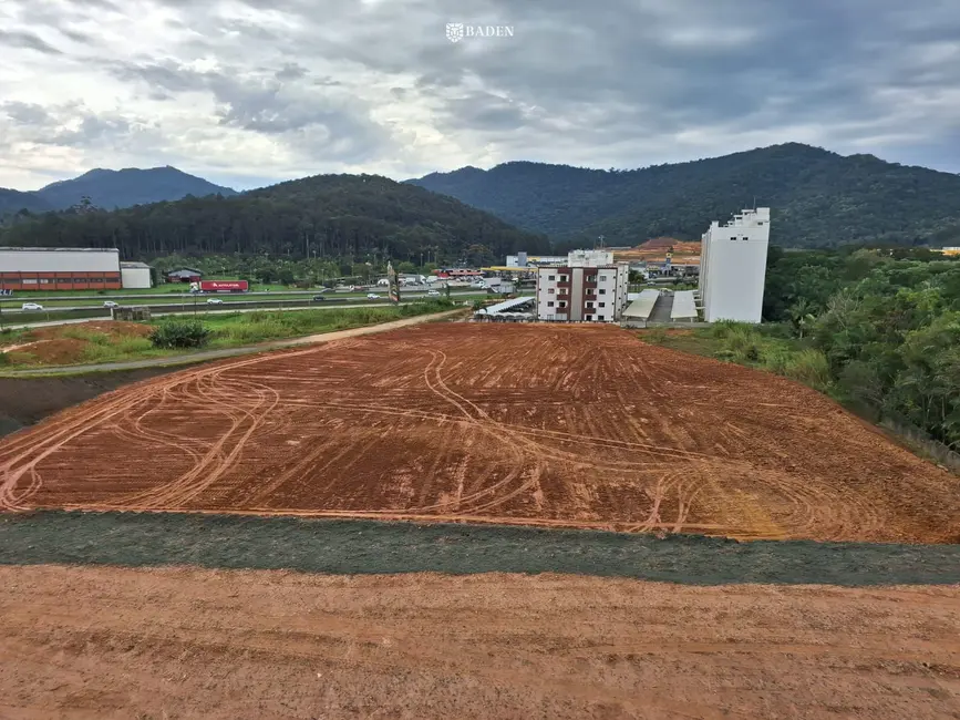 Foto 1 de Terreno / Lote à venda, 12000m2 em Camboriu - SC