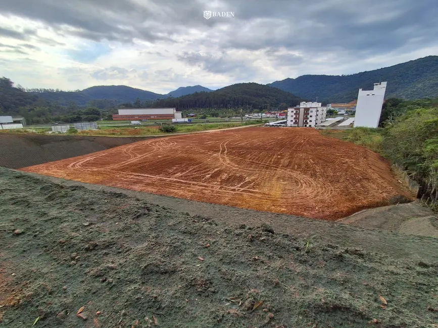 Foto 2 de Terreno / Lote à venda, 12000m2 em Camboriu - SC