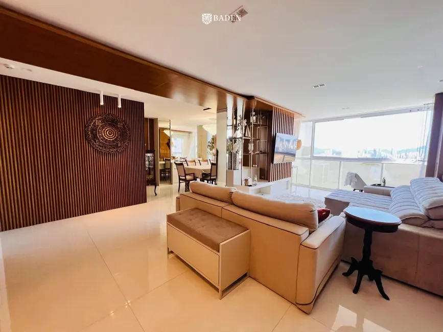 Foto 1 de Apartamento com 4 quartos à venda, 190m2 em Pioneiros, Balneario Camboriu - SC