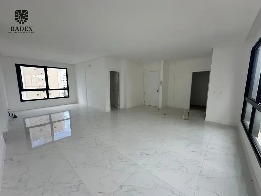 Apartamento com 3 quartos à venda, 128m2 em Centro, Balneario Camboriu - SC - imagem 2 Foto 2 de Apartamento com 3 quartos à venda, 128m2 em Centro, Balneario Camboriu - SC
