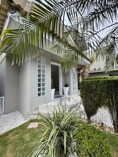 Casa com 3 quartos para alugar, 215m2 em Barra, Balneario Camboriu - SC - imagem 4 Foto 4 de Casa com 3 quartos para alugar, 215m2 em Barra, Balneario Camboriu - SC
