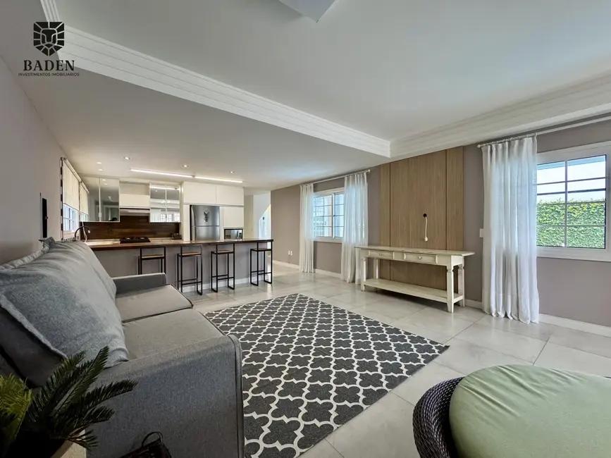 Casa com 3 quartos para alugar, 215m2 em Barra, Balneario Camboriu - SC - imagem 6 Foto 6 de Casa com 3 quartos para alugar, 215m2 em Barra, Balneario Camboriu - SC