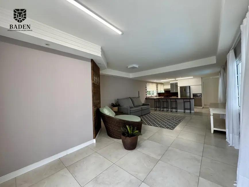 Casa com 3 quartos para alugar, 215m2 em Barra, Balneario Camboriu - SC - imagem 7 Foto 7 de Casa com 3 quartos para alugar, 215m2 em Barra, Balneario Camboriu - SC