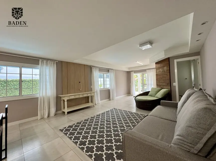 Casa com 3 quartos para alugar, 215m2 em Barra, Balneario Camboriu - SC - imagem 5 Foto 5 de Casa com 3 quartos para alugar, 215m2 em Barra, Balneario Camboriu - SC