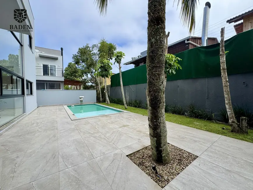 Casa com 5 quartos à venda, 291m2 em Barra, Balneario Camboriu - SC - imagem 8 Foto 8 de Casa com 5 quartos à venda, 291m2 em Barra, Balneario Camboriu - SC