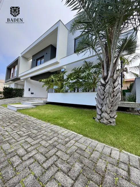Casa com 5 quartos à venda, 291m2 em Barra, Balneario Camboriu - SC - imagem 1 Foto 1 de Casa com 5 quartos à venda, 291m2 em Barra, Balneario Camboriu - SC