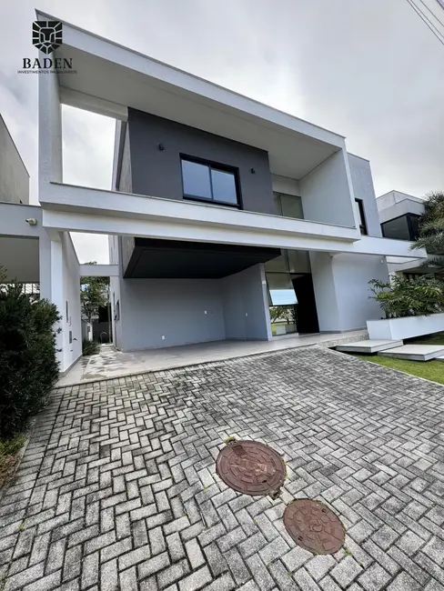 Casa com 5 quartos à venda, 291m2 em Barra, Balneario Camboriu - SC - imagem 3 Foto 3 de Casa com 5 quartos à venda, 291m2 em Barra, Balneario Camboriu - SC