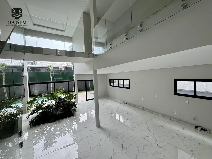 Casa com 5 quartos à venda, 291m2 em Barra, Balneario Camboriu - SC - imagem 9 Foto 9 de Casa com 5 quartos à venda, 291m2 em Barra, Balneario Camboriu - SC