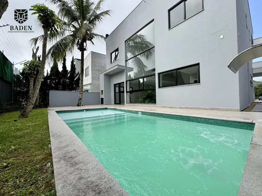 Casa com 5 quartos à venda, 291m2 em Barra, Balneario Camboriu - SC - imagem 4 Foto 4 de Casa com 5 quartos à venda, 291m2 em Barra, Balneario Camboriu - SC