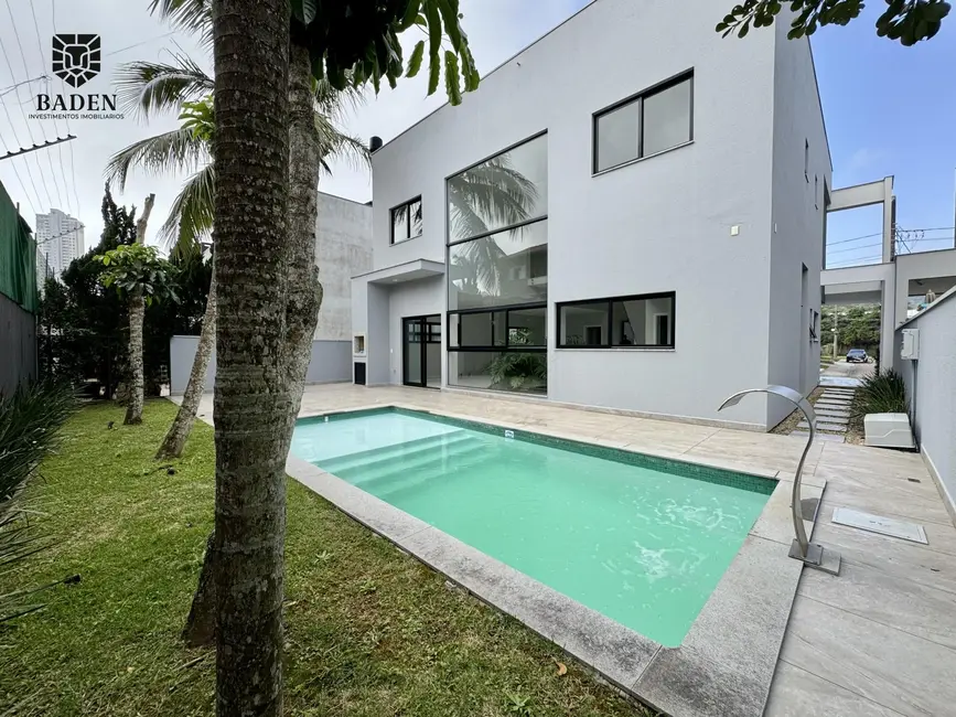 Casa com 5 quartos à venda, 291m2 em Barra, Balneario Camboriu - SC - imagem 5 Foto 5 de Casa com 5 quartos à venda, 291m2 em Barra, Balneario Camboriu - SC