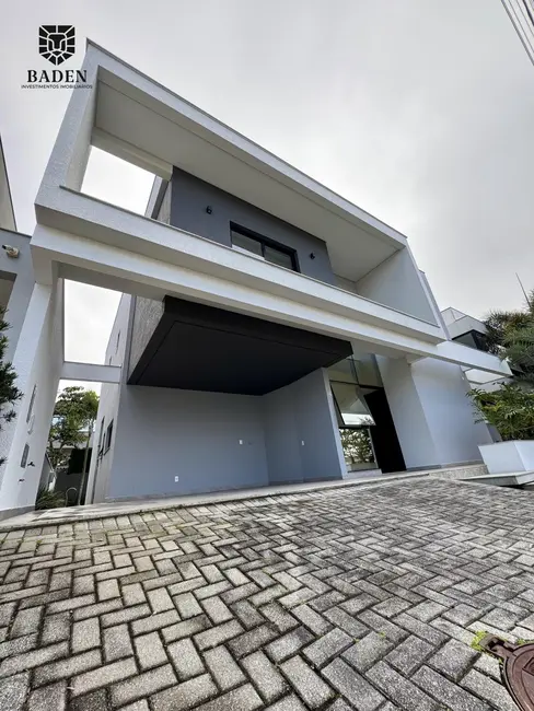 Casa com 5 quartos à venda, 291m2 em Barra, Balneario Camboriu - SC - imagem 2 Foto 2 de Casa com 5 quartos à venda, 291m2 em Barra, Balneario Camboriu - SC