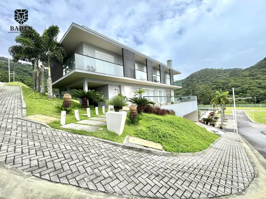 Foto 1 de Casa de Condomínio com 6 quartos à venda, 670m2 em Balneario Camboriu - SC