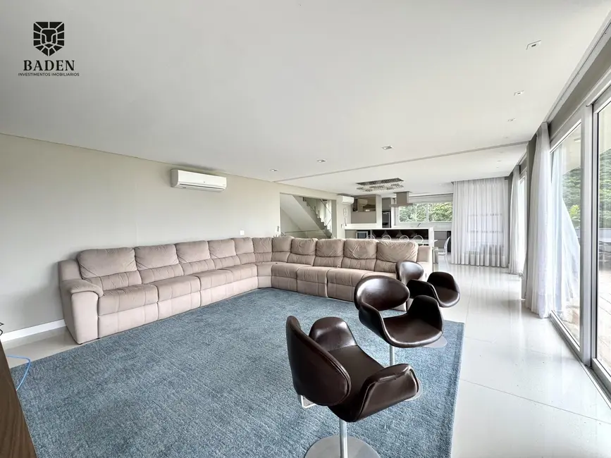 Casa de Condomínio com 6 quartos à venda, 670m2 em Balneario Camboriu - SC - imagem 9 Foto 9 de Casa de Condomínio com 6 quartos à venda, 670m2 em Balneario Camboriu - SC