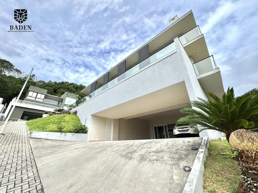 Casa de Condomínio com 6 quartos à venda, 670m2 em Balneario Camboriu - SC - imagem 3 Foto 3 de Casa de Condomínio com 6 quartos à venda, 670m2 em Balneario Camboriu - SC