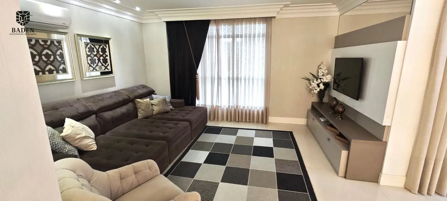 Foto 5 de Apartamento com 4 quartos à venda, 186m2 em Meia Praia, Itapema - SC