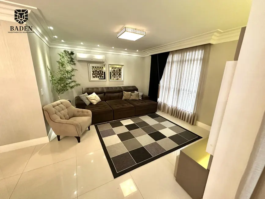 Foto 3 de Apartamento com 4 quartos à venda, 186m2 em Meia Praia, Itapema - SC