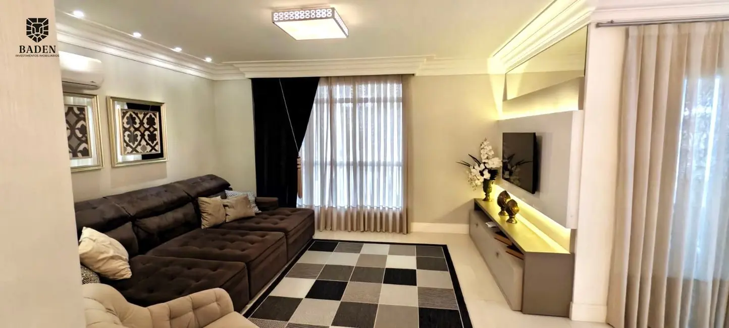 Foto 6 de Apartamento com 4 quartos à venda, 186m2 em Meia Praia, Itapema - SC