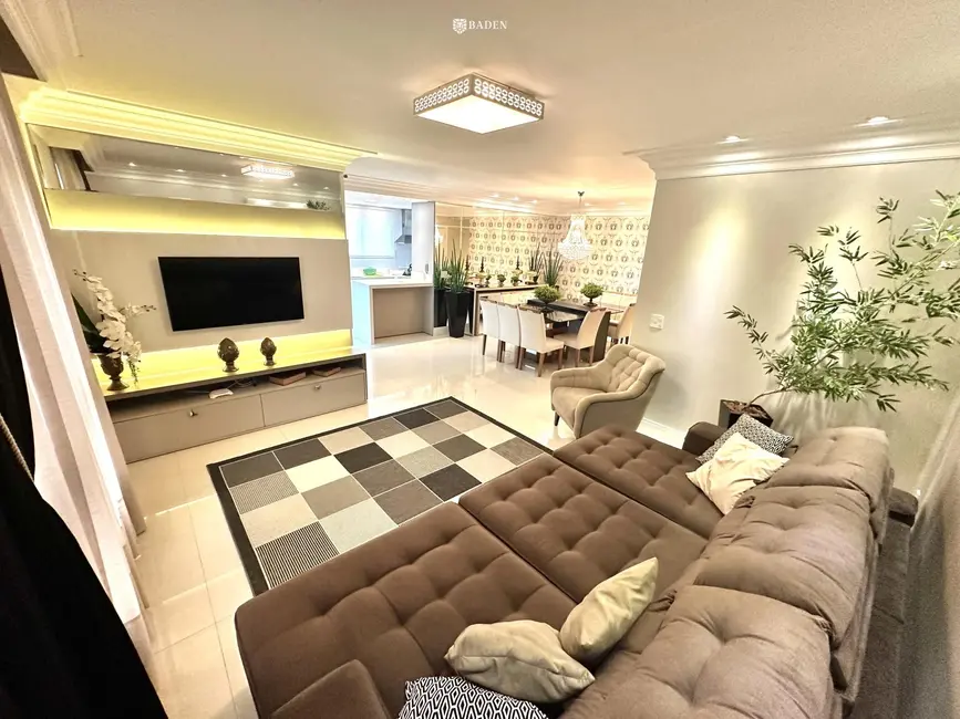 Foto 4 de Apartamento com 4 quartos à venda, 186m2 em Meia Praia, Itapema - SC