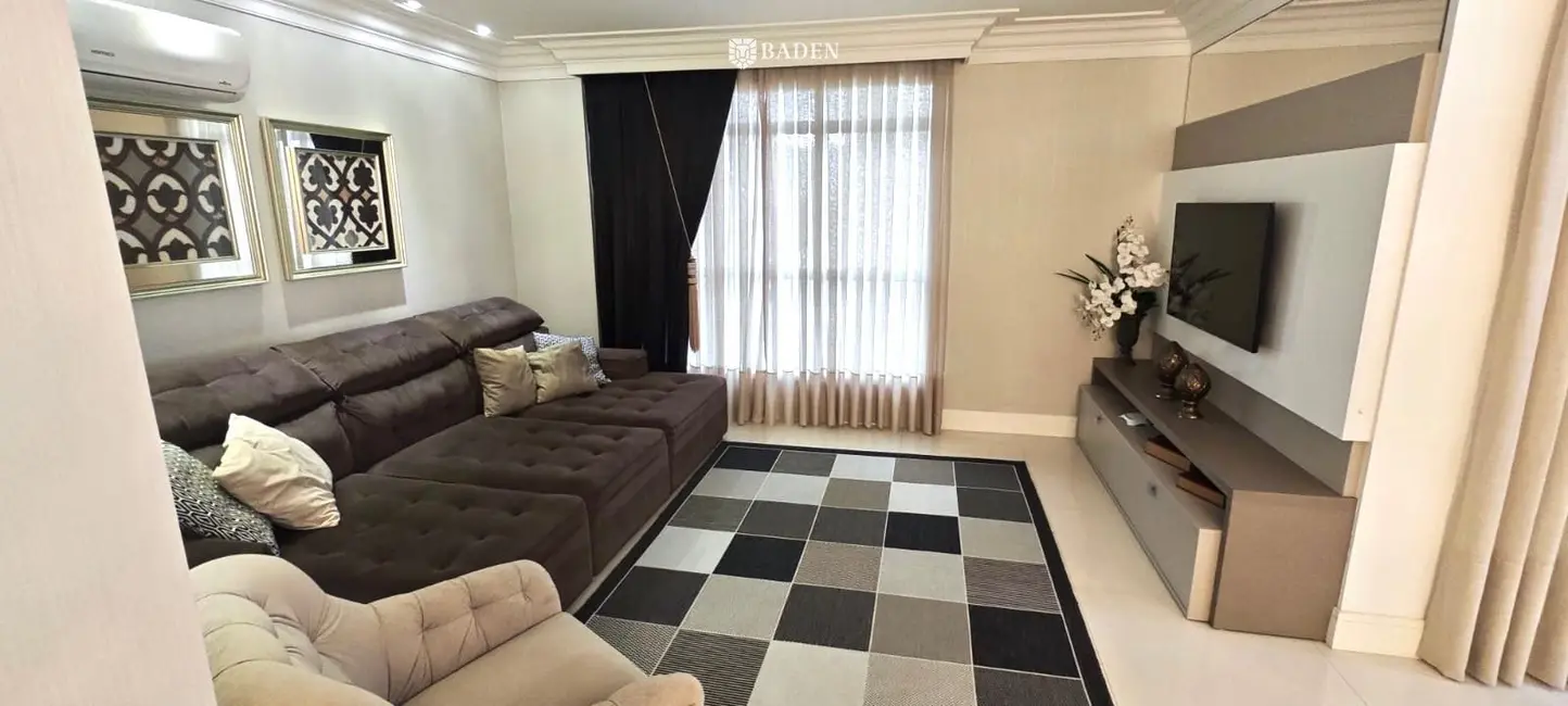 Foto 5 de Apartamento com 4 quartos à venda, 186m2 em Meia Praia, Itapema - SC