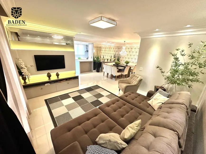 Foto 4 de Apartamento com 4 quartos à venda, 186m2 em Meia Praia, Itapema - SC