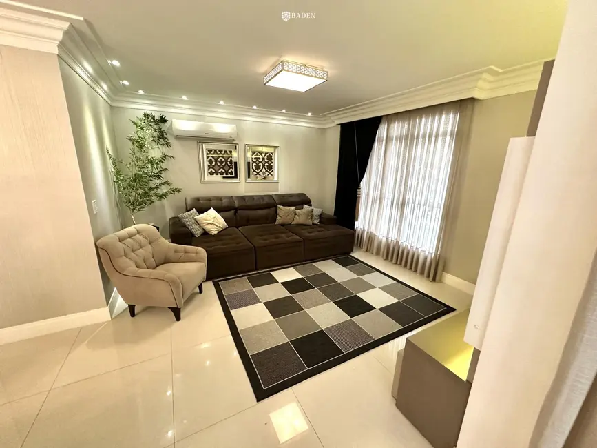 Foto 3 de Apartamento com 4 quartos à venda, 186m2 em Meia Praia, Itapema - SC