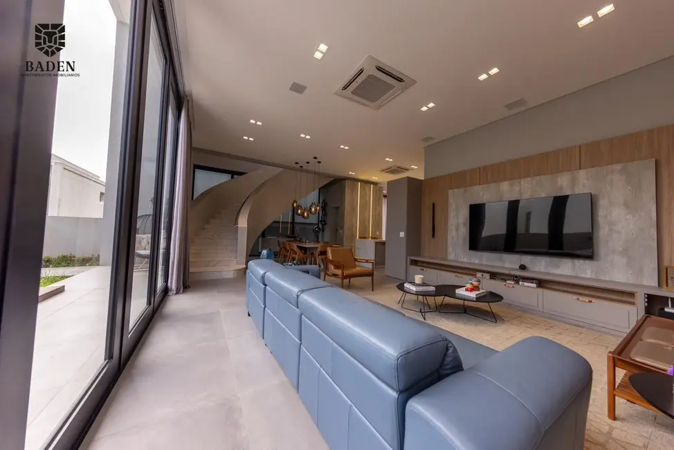Casa de Condomínio com 4 quartos à venda, 380m2 em Estados, Balneario Camboriu - SC - imagem 3 Foto 3 de Casa de Condomínio com 4 quartos à venda, 380m2 em Estados, Balneario Camboriu - SC