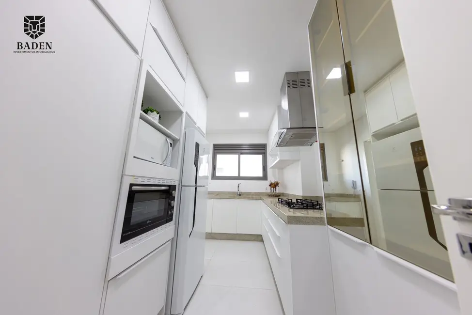 Apartamento com 4 quartos à venda, 165m2 em Centro, Balneario Camboriu - SC - imagem 6 Foto 6 de Apartamento com 4 quartos à venda, 165m2 em Centro, Balneario Camboriu - SC