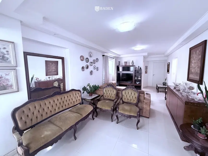 Foto 2 de Apartamento com 2 quartos à venda, 100m2 em Pioneiros, Balneario Camboriu - SC