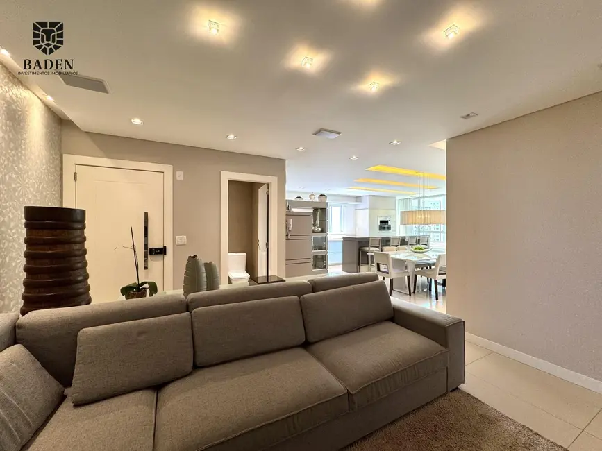 Foto 2 de Apartamento com 4 quartos para alugar, 151m2 em Centro, Balneario Camboriu - SC