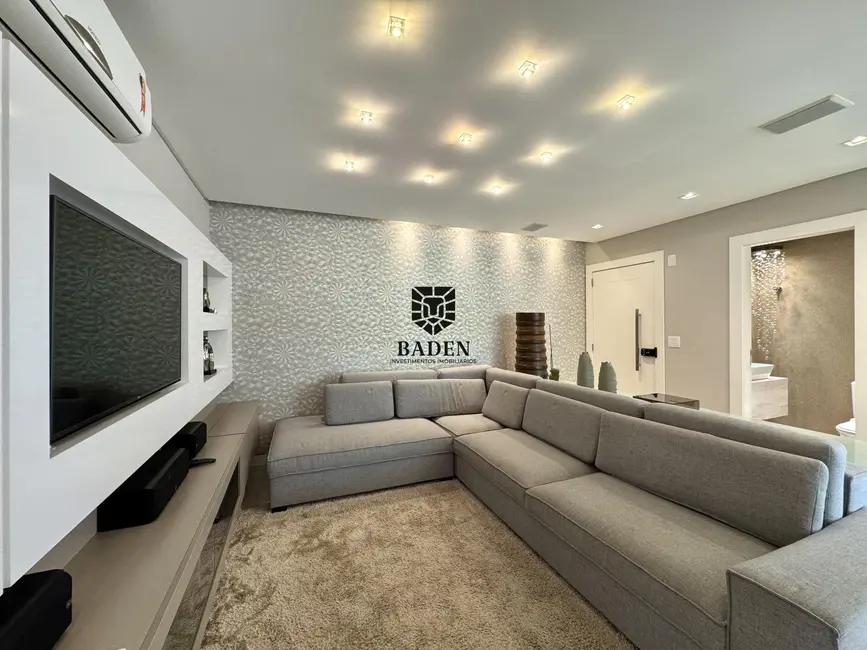 Foto 1 de Apartamento com 4 quartos para alugar, 151m2 em Centro, Balneario Camboriu - SC