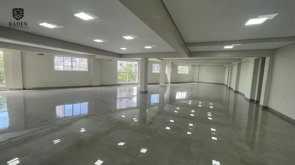 Sala Comercial com 1 quarto para alugar, 361m2 em Centro, Balneario Camboriu - SC - imagem 2 Foto 2 de Sala Comercial com 1 quarto para alugar, 361m2 em Centro, Balneario Camboriu - SC