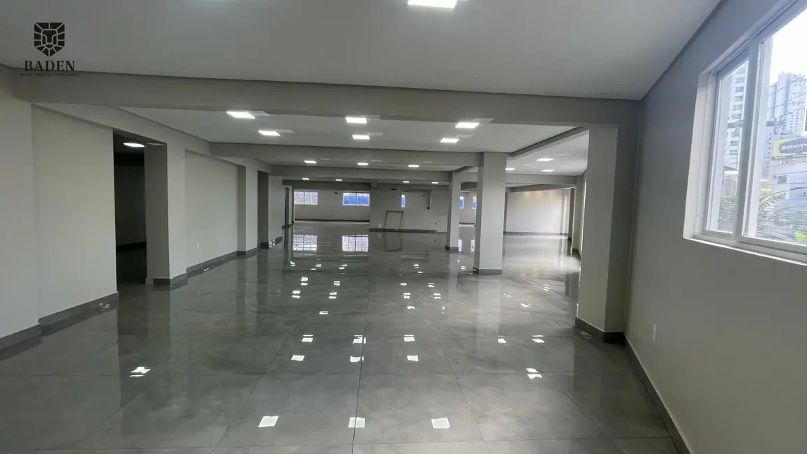 Sala Comercial com 1 quarto para alugar, 361m2 em Centro, Balneario Camboriu - SC - imagem 4 Foto 4 de Sala Comercial com 1 quarto para alugar, 361m2 em Centro, Balneario Camboriu - SC